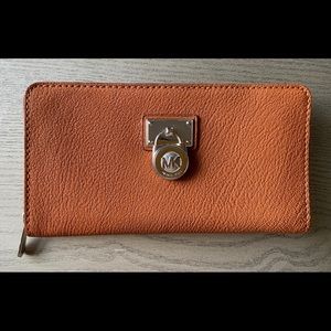 Michael Kors Hamilton Traveller Wallet